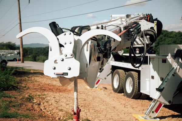 Photo of the Altec DX Series digger derrick pole guides