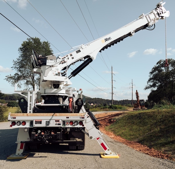 Phot of the Altec DX Series outriggers' short jacking setup