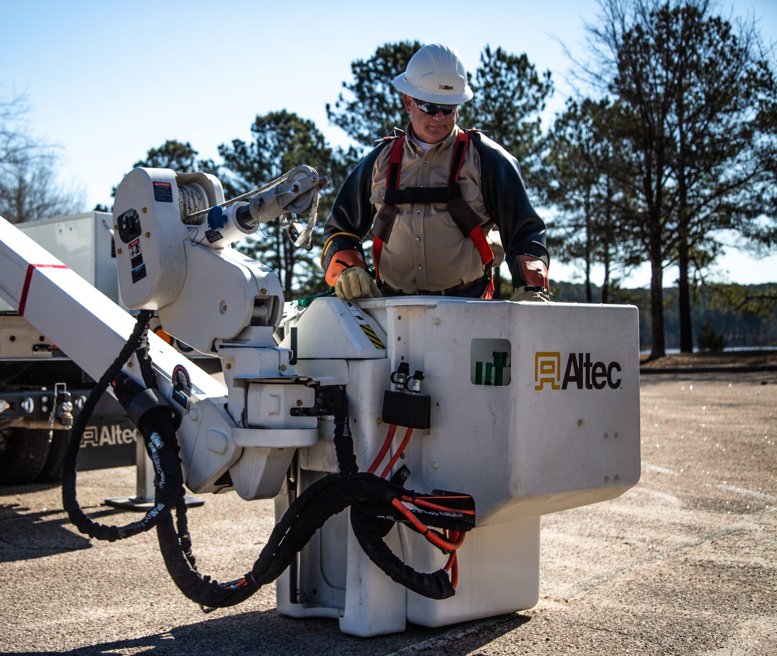 Altec's 24-inch platform elevator optimizes operator reach within the work zone.